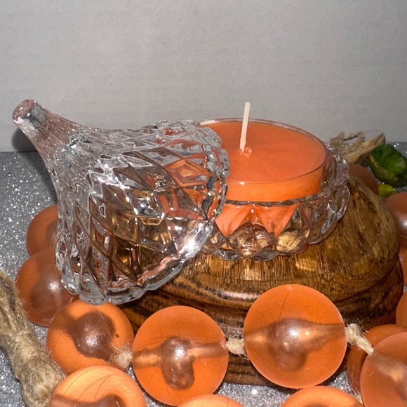 SCENT UNLEASHED LLC, HAND POURED  SCENTED CANDLES LED CRYSTAL TEA LIGHT HOLDER. - Picture 5 of 5